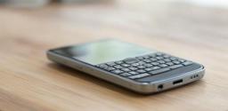Новый BlackBerry может получить QWERTY-клавиатуру, Android 15, 12/512 ГБ и AMOLED-дисплей