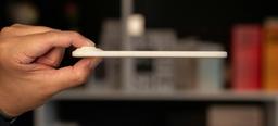 Не только новый дизайн Apple, но и рекордная толщина. Появились живые фото макета iPhone 17 Air и рендеры всей линейки iPhone 17