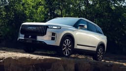 «Китайский Land Rover» со скидкой почти 1 млн рублей. Кроссоверы Jaecoo J7 — теперь от 2,3 млн рублей