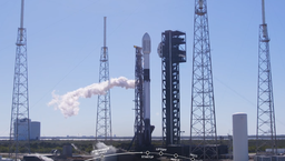 Вот что значит действительно многоразовая ракета: этот Falcon 9 использовался в 19-й раз, а створка обтекателя — в 28-й. SpaceX запустила на орбиту спутники Starlink