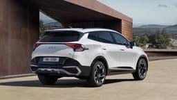 В России начали продавать Kia Sportage 2025 года. Цены по дороге упали на 600 000 рублей, плюс можно получить скидку 450 000 рублей