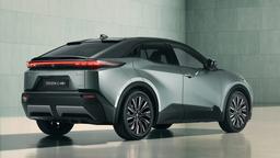 Представлен новейший Toyota C-HR+ с физическими кнопками и ручками