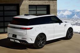 Такого в истории Range Rover ещё не было. Представлен новый Range Rover Sport с 4,4-литровым V8 и особым дизайном