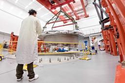 Стартап Commonwealth Fusion Systems установил 75-тонное основание для термоядерного токамака SPARC