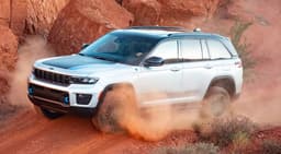 3,6-литровый V6, 8-ступенчатый «автомат» и полный привод. Настоящие американские внедорожники Jeep Grand Cherokee L Summit Reserve появились у дилеров