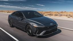 В Россию наладили массовые поставки Hyundai Elantra, а цена упала ниже 2 млн рублей — новинка гораздо дешевле «Москвича 6»