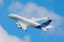 Первый прототип огромного самолёта Airbus A380 вновь поднялся в небо — на нем будут тестировать водородный двигатель