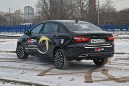 Колесо в поворотах трется о лонжерон, сбои ближнего света и кожа, быстро покрывающаяся складками. Lada Aura, купленная Drom.ru, не дает скучать уже на пробеге в 2000 км