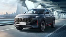 Не берут? Changan до сих пор распродает кроссоверы CS55 PLUS 2023 года выпуска — машина со 180-сильным мотором дешевле 2 млн рублей