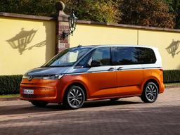 Toyota Alphard, подвинься. В России начали продавать Volkswagen Multivan T7 2025, цена — 12,1 млн рублей