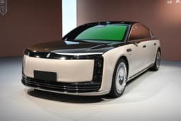 В России уже предлагают топовую замену Mercedes-Maybach S-Class мощностью 863 л.с. с крошечным радиусом разворота, которая пока не продаётся даже в Китае. Сколько просят за Maextro S800