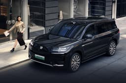 BYD показала Mercedes и BMW, каким должен быть большой премиум-внедорожник. Представлен Denza N9: 924 л.с., полный привод, 6 мест, топовое оснащение и «режим краба»