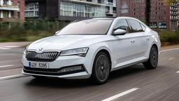 Новые Skoda Superb продают в России за 2,66 млн рублей — дешевле «китайцев»