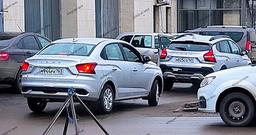 Серийную топовую Lada Iskra без какого-либо камуфляжа с «плавником» и другими изменениями показали вживую