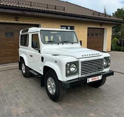 В России продают 10-летний Land Rover Defender в состоянии новой машины: 122 л.с. и проходимость не хуже, чем у «Нивы» или Suzuki Jimny