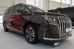 В России начнут выпускать аналог Toyota Alphard с 8-ступенчатым «автоматом» и всего за 5,5 млн рублей. Минивэн Sollers SP7 показали на живых фото