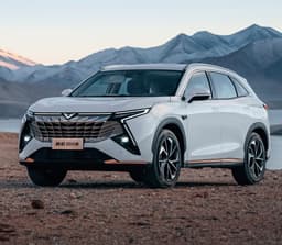 156-сильный кроссовер от суббренда Chery с хорошим оснащением — всего 970 тыс. рублей (10,8 тыс. долларов). В КНР стартовали продажи Kaiyi Kunlun 2025, в России Kaiyi Kunlun X7 стоит 2,6 млн рублей