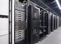 Nvidia занимает более 90% доли рынка серверов со встроенными GPU. Рынок серверов вырос почти вдвое из-за ИИ