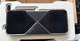 RTX 5090 FE стабильно дешевеет, но это всё ещё около 4000 долларов. Статистика цен на eBay показывает планомерное снижение