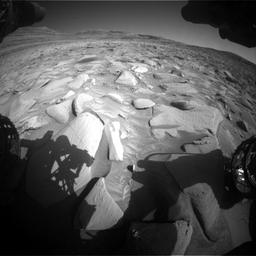 Новости с Марса: марсоход Curiosity продолжает исследования сложного рельефа, несмотря на препятствия