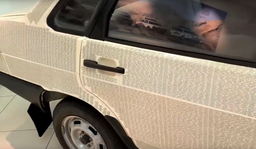 До уникальной Lada Iskra с именами сотрудников на кузове АвтоВАЗ сделал подобную Lada Samara (авто показали на видео)