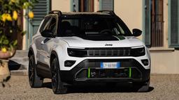 Полноприводный Jeep с расходом 5,4 л на 100 км за 30 500 евро (2,9 млн рублей). Внедорожник Avenger 4xe приблизился по цене к бестселлеру Dacia Duster