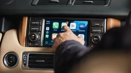 Вот это поддержка: 15-летний Range Rover получил апгрейд мультимедийной системы с Apple CarPlay и Android Auto