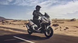 Официальные поставки Honda в Россию: продажи скутеров Honda ADV350 и Forza 350 с ABS стартуют в мае