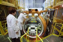 Российские ученые проверят теорию возникновения жизни в космосе и выяснят, как готовит людей к полету на Марс — при помощи спутника «Бион-М2» с 75 мышами и 1500 дрозофилами