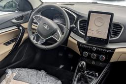 Топовую версию Lada Vesta Techno с двухцветным интерьером и новой коробкой показали вживую