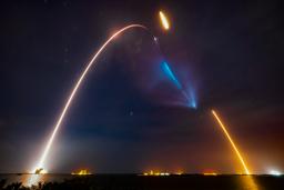 SpaceX доказала свою уникальность: компания запустила три совершенно разные миссии за два дня (зрелищные фото)