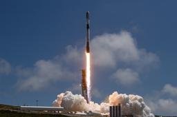 SpaceX запустила абсолютно новую ракету Falcon 9 со спутниками Starlink: 50-й запуск в 2025 году
