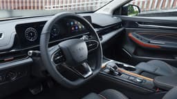 Одноклассник Toyota Corolla — всего 2,1 млн рублей. В России устроили распродажу спортивных седанов Omoda S5 GT 2024