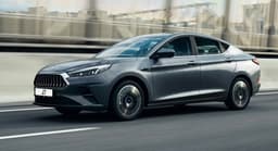 Просторный седан JAC J7 стоит в России всего 2,15 млн рублей, но стоимость владения машиной за 5 лет сравнима с ценой покупки
