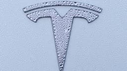 Tesla замяла очередное дело о смерти с участием автопилота. Но свою вину компания не признаёт