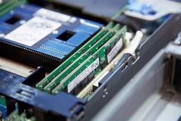 Samsung прощается с DDR4 ради DDR5 и HBM: крупнейший производитель памяти DDR4 прекратит ее выпуск к концу 2025 года