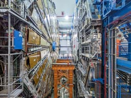 ЦЕРН совершил прорыв: эксперимент ATLAS впервые зафиксировал рождение топ-кварков в столкновениях свинца