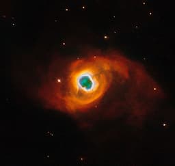 Последний снимок легендарной камеры Hubble: отреставрированные архивные данные раскрыли детали финальной стадии жизни туманности в созвездии Лебедя