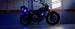 Корни Harley-Davidson, отсутствие сцепления, управление только правой рукой и правой ногой. Представлены мотоциклы для правоохранительных органов от LiveWire