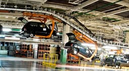 АвтоВАЗ начал выпускать новые яркие Lada Niva Travel
