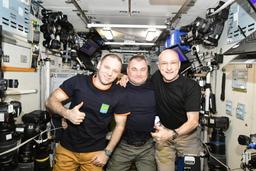 Люки «Союза МС-26» закрыты: космонавты Овчинин, Вагнер и Петтит готовятся к расстыковке с МКС и возвращению на Землю 