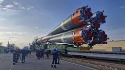 «Ракета на закате невероятна»: Роскосмос поделился снимками «Союза-2.1а» с кораблём «Союз МС-27»
