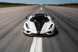В Москве заметили Koenigsegg Regera за 3 миллиона долларов — это 1782-сильный эксклюзив, выпущенный в количестве 85 штук