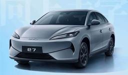 Если нужно ездить много и дешево: представлен BYD e7 с панорамной крышей, 15,6-дюймовым экраном и запасом хода до 520 км — всего 13,5 тыс. долларов