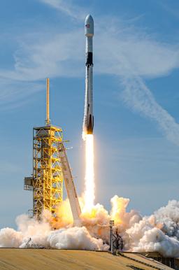 Falcon 9 Block 5 полетит в космос в 28-й раз. Ракета празднует день рождения