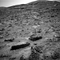 Curiosity обнаружил на Марсе загадочные «ящики»: что скрывают марсианские структуры?