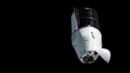 Космический корабль SpaceX Dragon успешно раскрыл парашюты и приводнился, доставив на Землю образцы с МКС