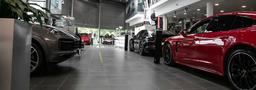 Из-за долгов Volkswagen в Москве арестовали салон Porsche