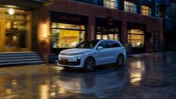 Самый дешёвый и популярный Li Auto: обновлённый кроссовер Li L6 2025 года оценили в 34 300 долларов (2,8 млн рублей)