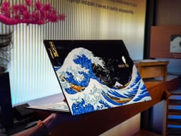 Без японцев ничего не получилось бы. MSI сделала очень красивый ноутбук Prestige 13 AI+ Ukiyo-e Edition